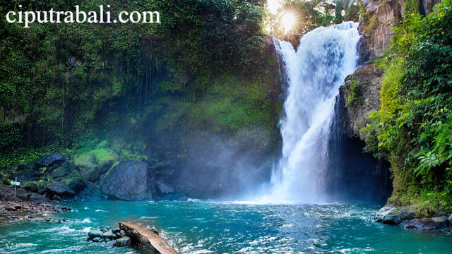 Menyelami Keindahan Curug Tegenungan