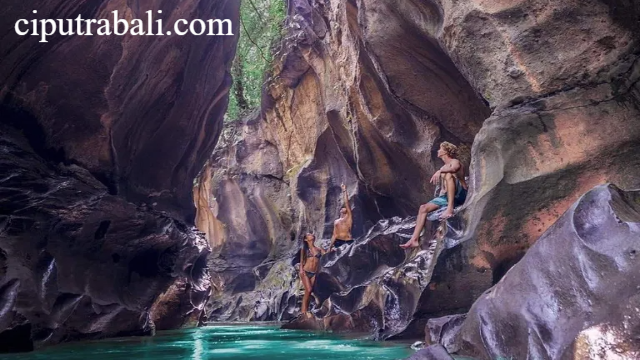 Petualangan Menyelam di Ngarai Rahasia Bali