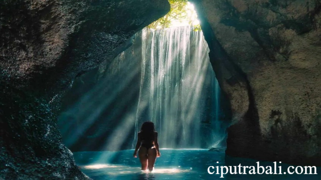 Petualangan Eksotis ke Curug Tukad Cepung Bali